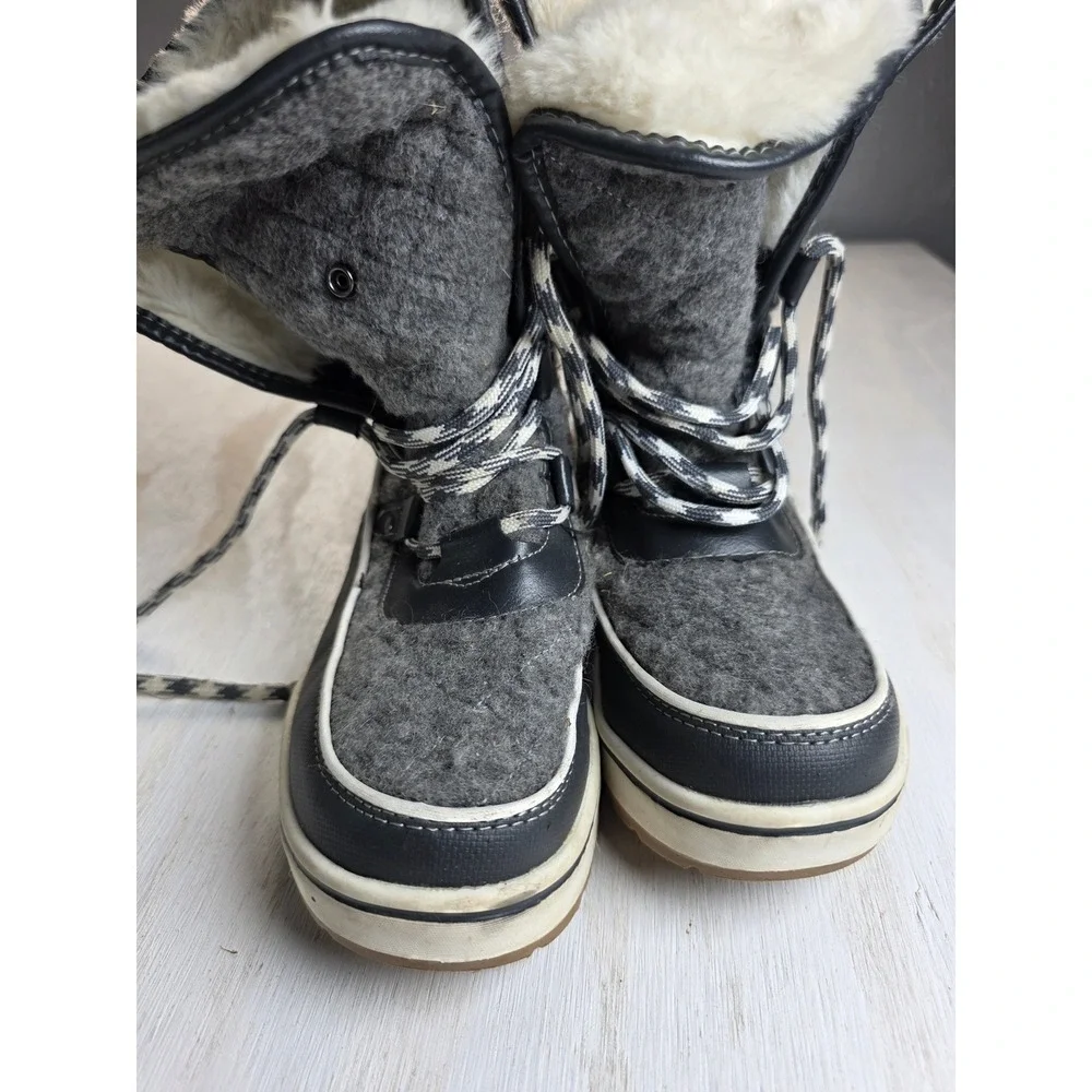 Time and Tru Womens Grey Felt Faux Fur Lined Snow Boots Size 6 Classic Academia